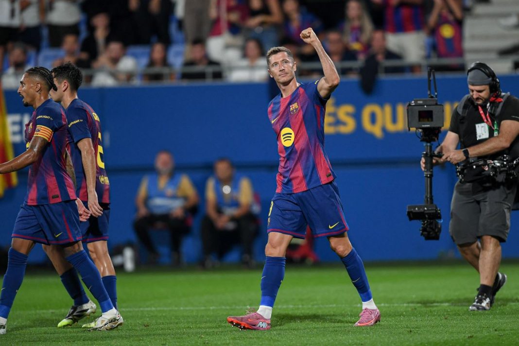 Robert Lewandowski radość po strzeleniu gola.