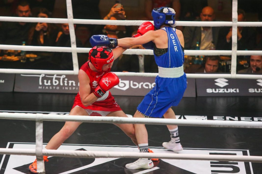 kaczmarska-mistrzynia-swiata-medale-szeremeta-rygielska Julia Szeremeta w trakcie walki bokserskiej.