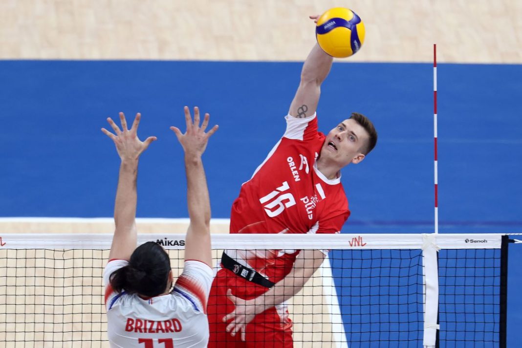 polska-katar-ms-siatkowka Kamil Semeniuk w ataku.