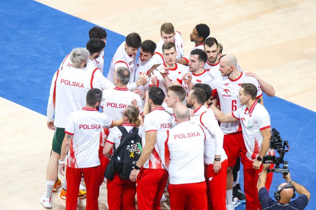 Radość polskich siatkarzy po meczu.