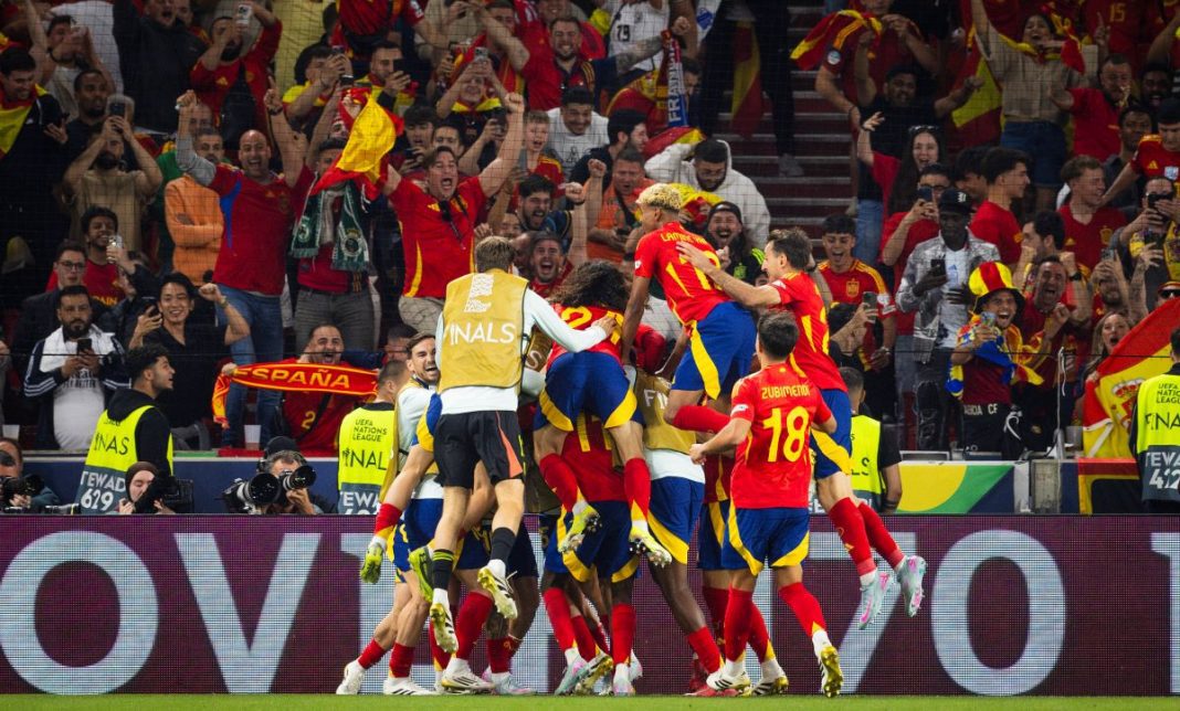 Radość piłkarzy reprezentacji Hiszpanii.