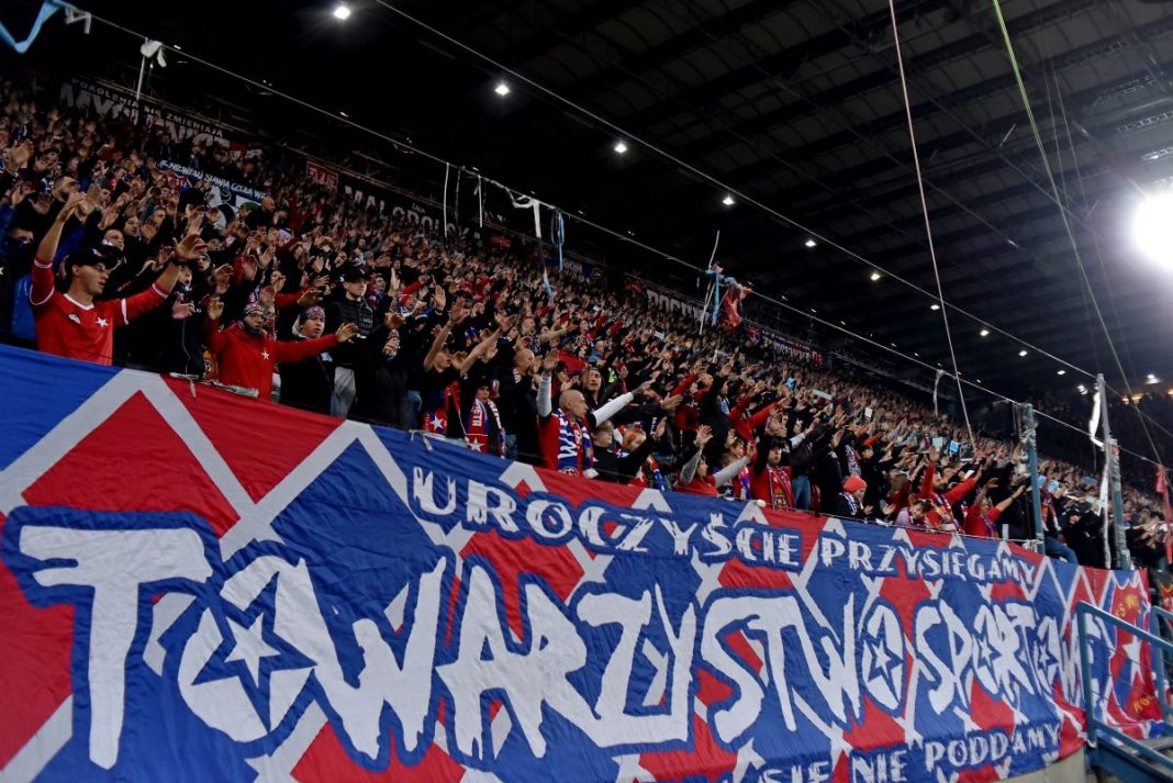 Kibice Wisły Kraków podczas meczu.