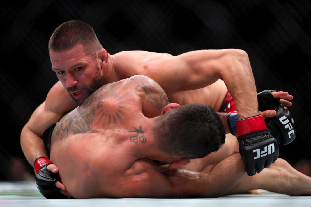 Mateusz Gamrot w trakcie walki w UFC.