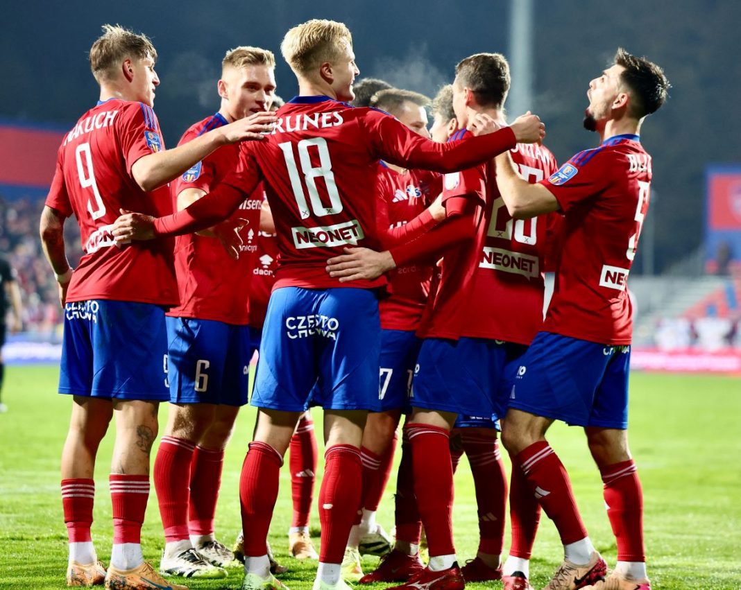 Radość piłkarzy Rakowa.