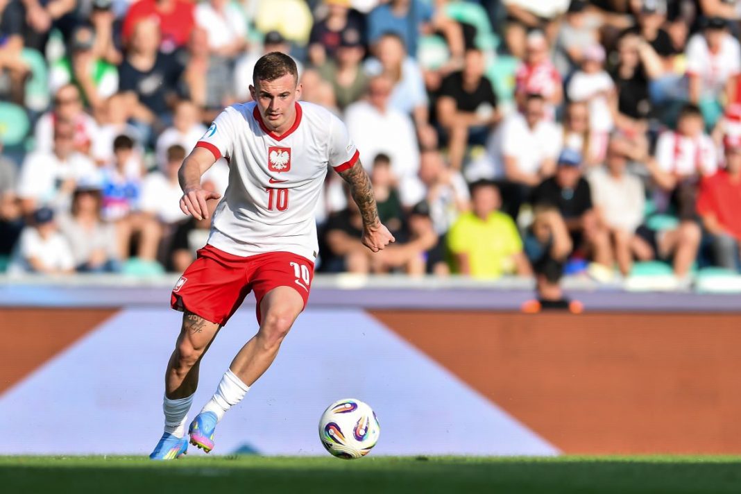 Kacper Kozłowski w młodzieżowej reprezentacji Polski.