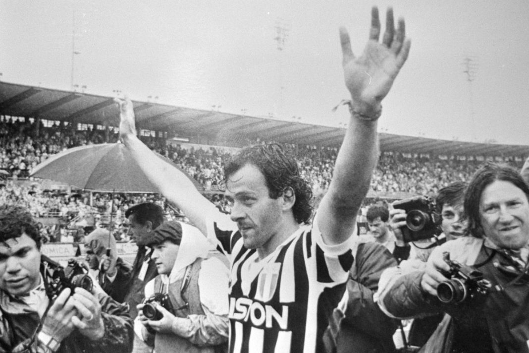 Michel Platini w koszulce Juventusu. Zdjęcie archiwalne.