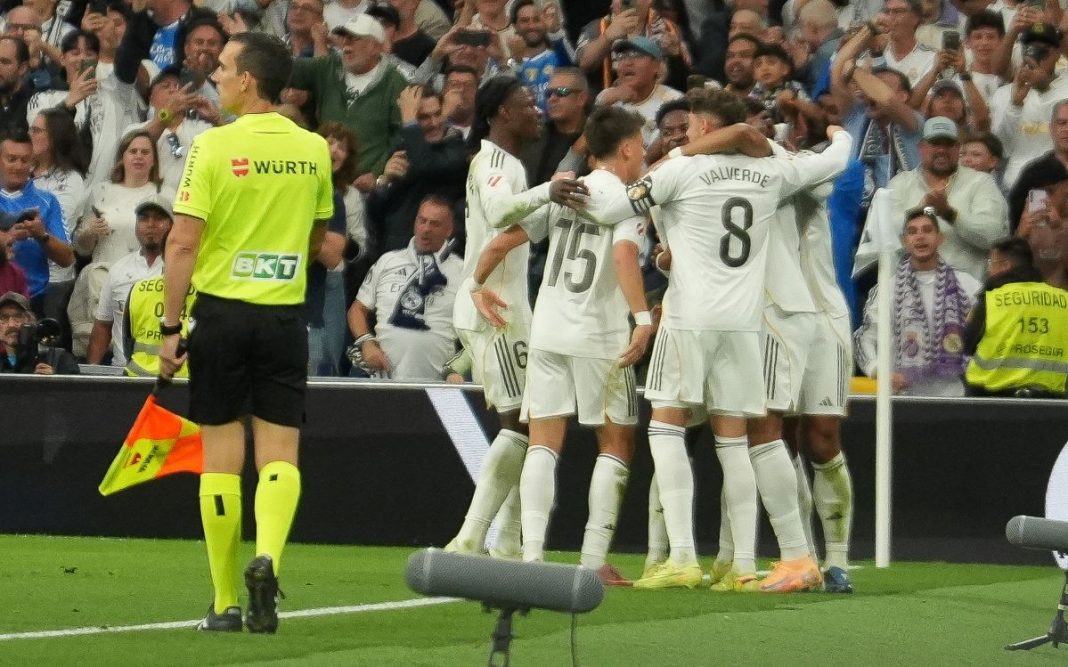 real-valencia-typy-kursy-bonus Radość piłkarzy Realu Madryt.