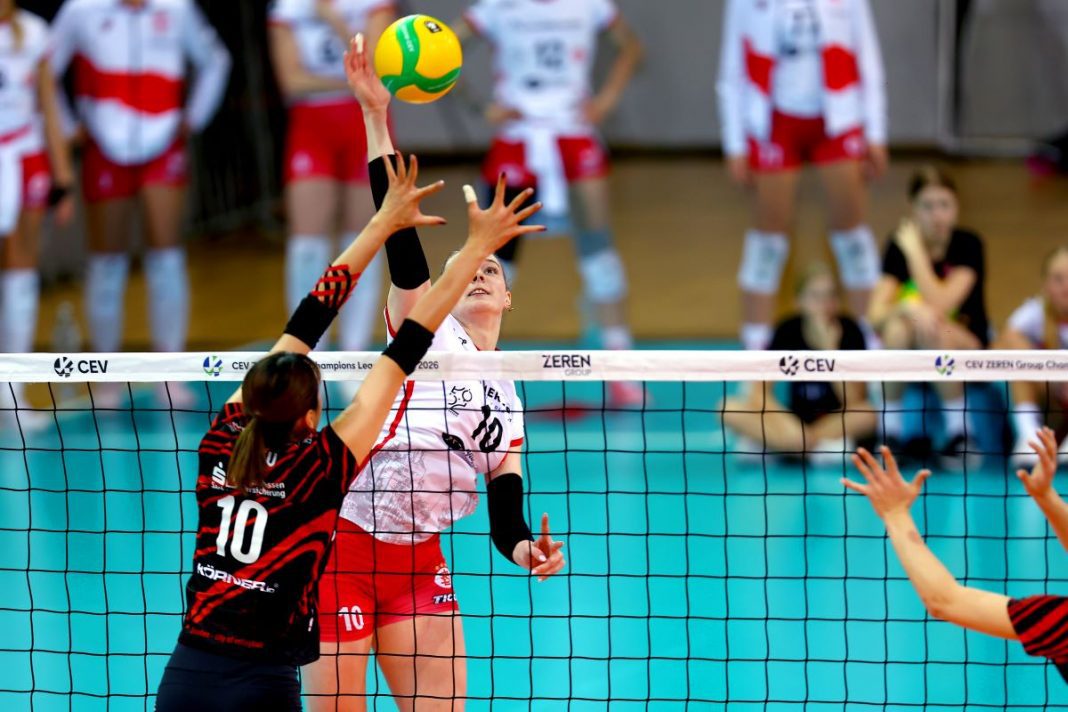 Anastazja Hryshchuk w ataku.