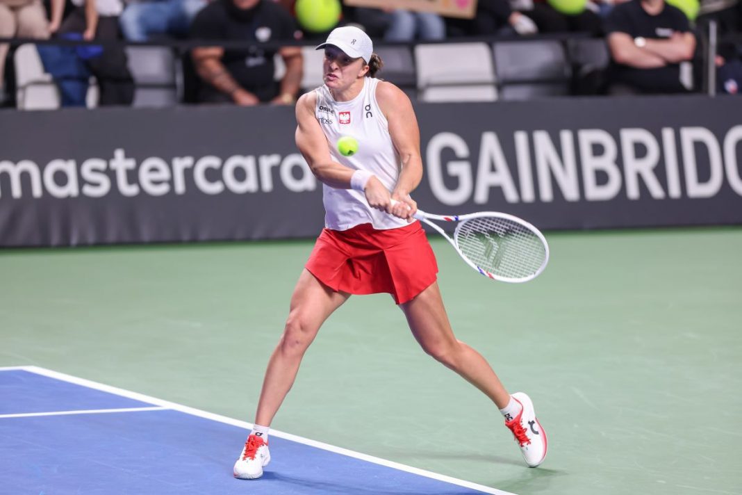 Iga Świątek w trakcie meczu z Nową Zelandią.