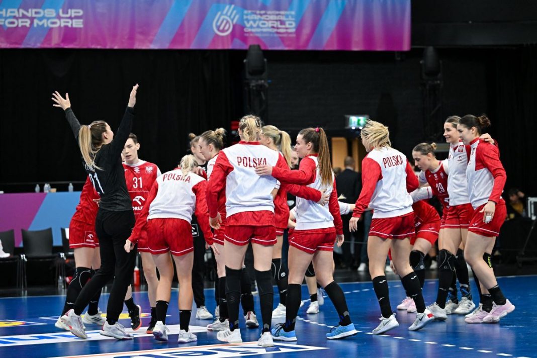 Radość Polek po meczu z Tunezyjkami.