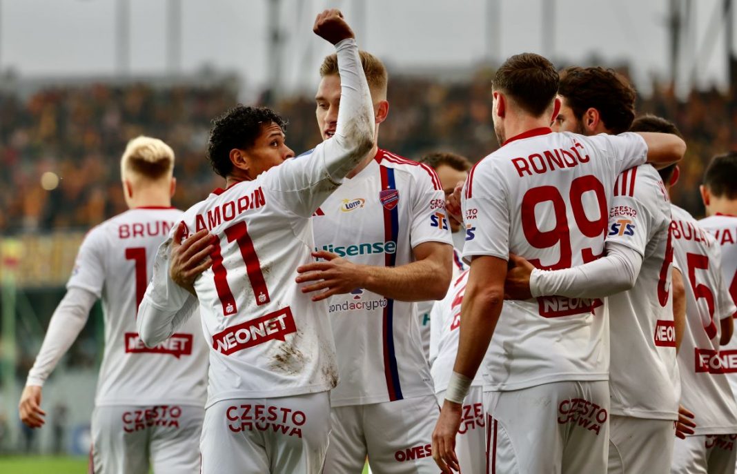 Radość piłkarzy Rakowa Częstochowa.