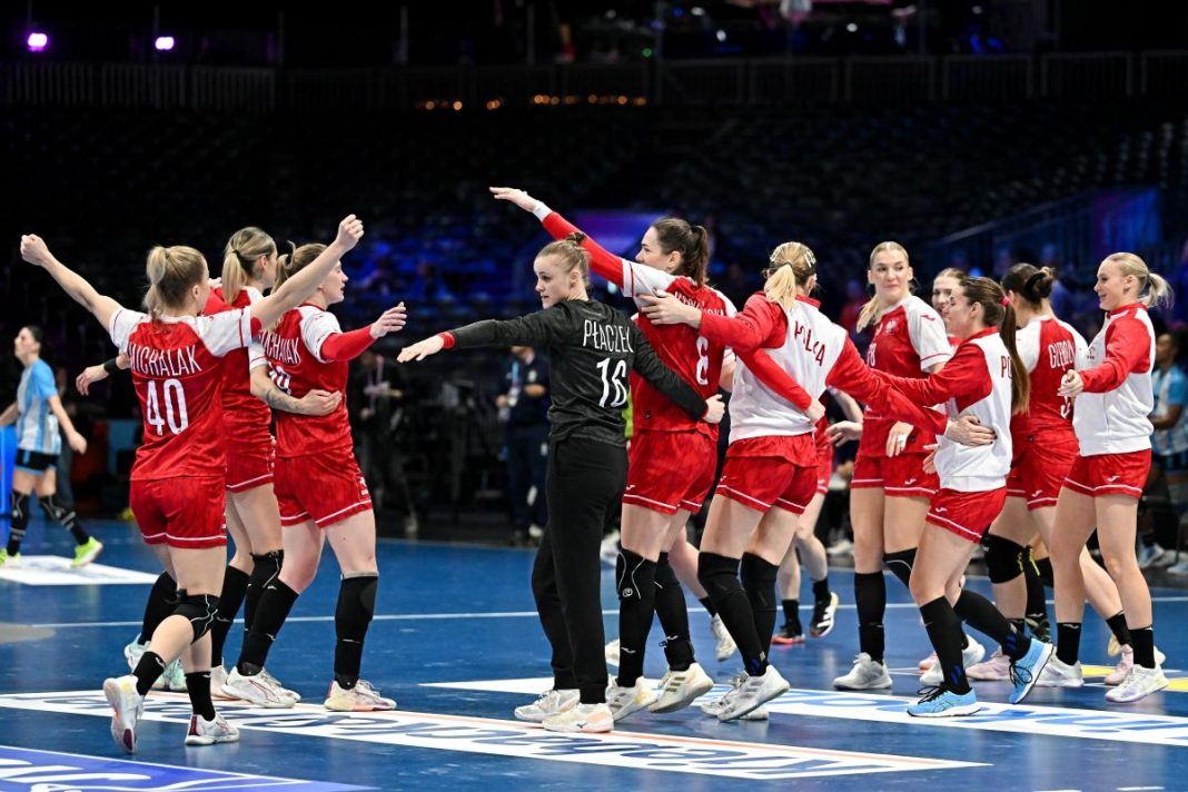 Radość reprezentntek Polski w piłce ręcznej.