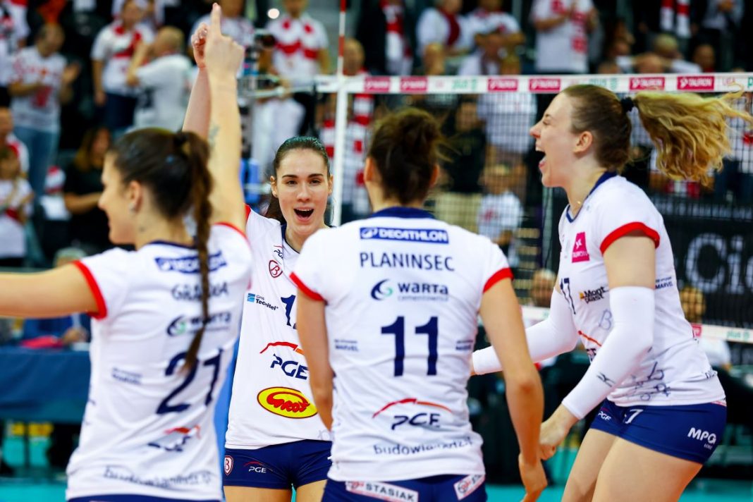 Radość siatkarek Budowlanych Łódź.