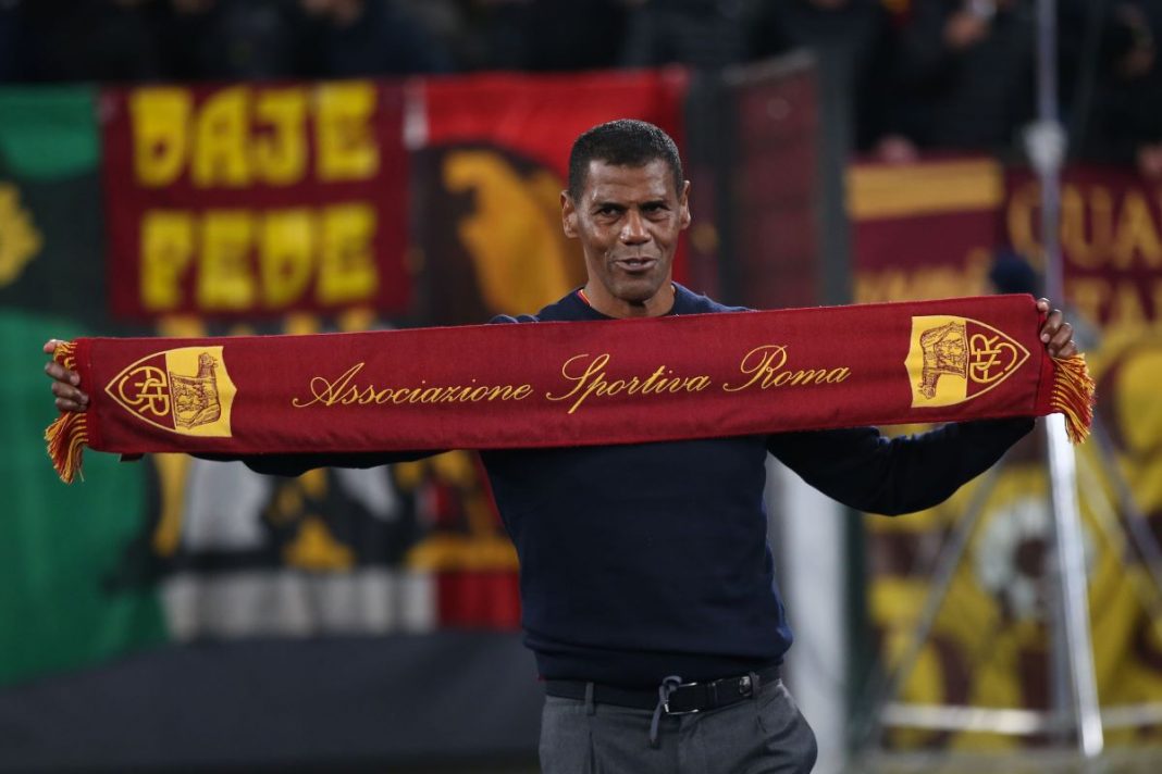 Aldair z szalikiem AS Roma.
