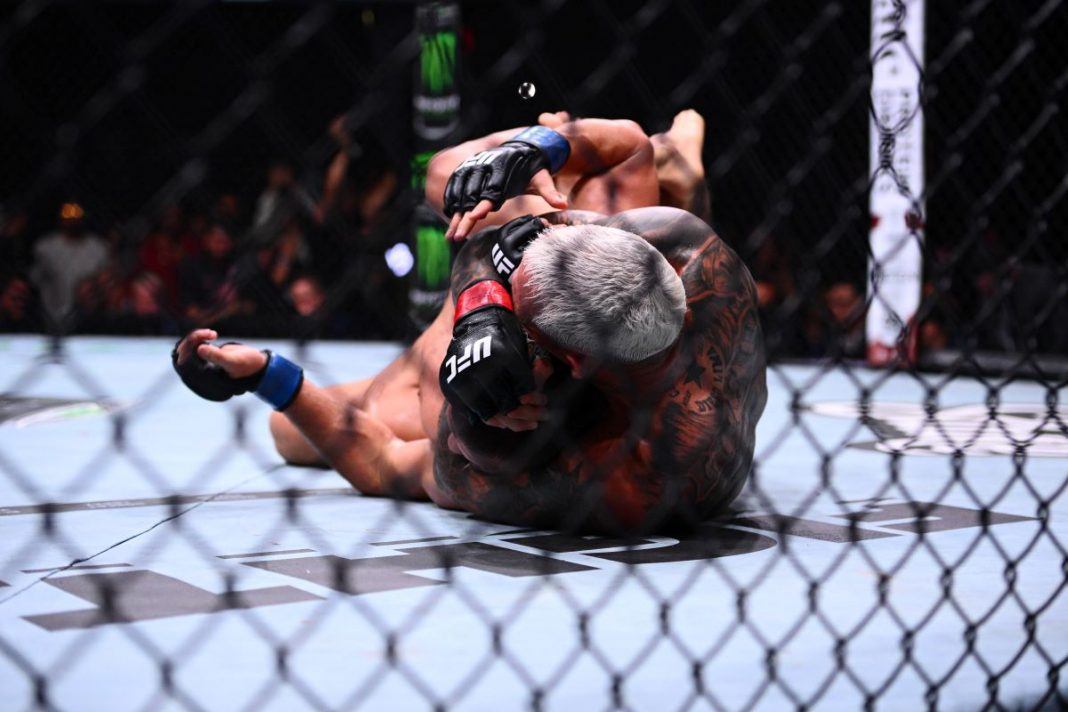 Walka MMA w organizacji UFC.