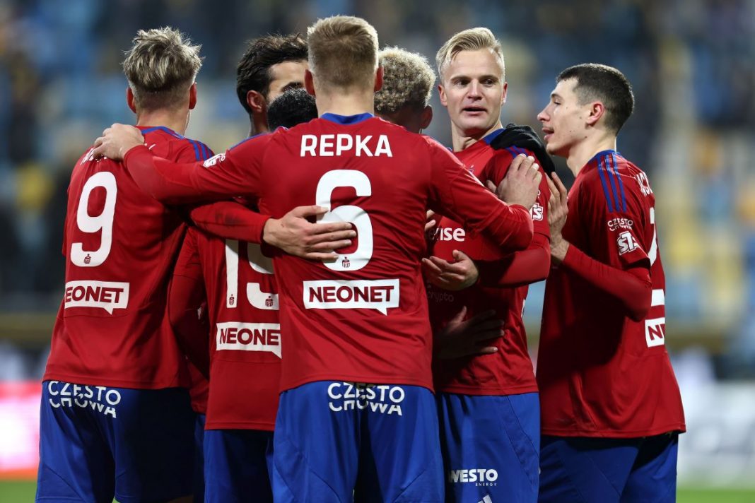 Radość piłkarzy Rakowa Częstochowa.