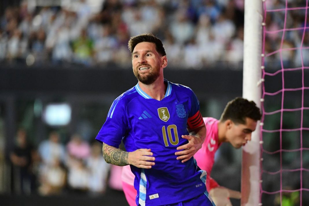 Lionel Messi jako piłkarz reprezentacji Argentyny.