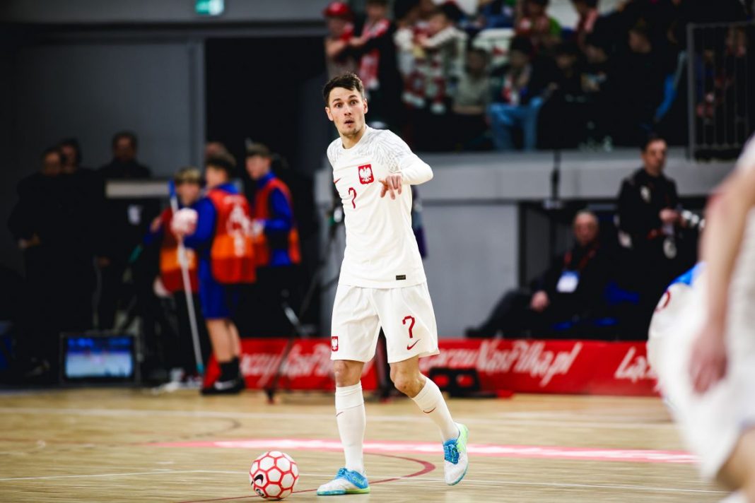 Mikołaj Zastawnik w trakcie meczu Polaków.