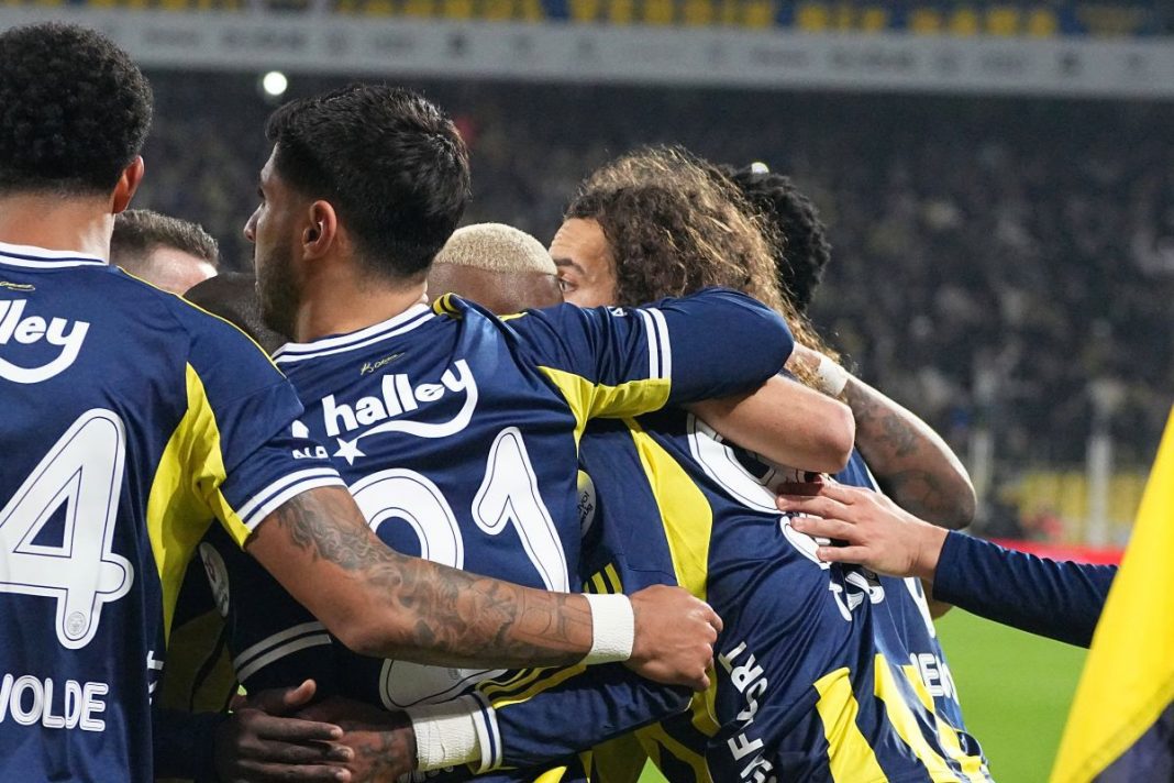 Radość piłkarzy Fenerbahce.