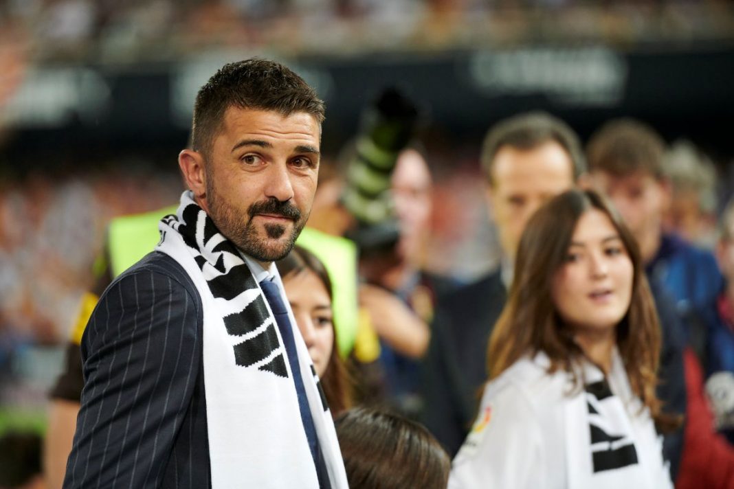 David Villa na trybunach.