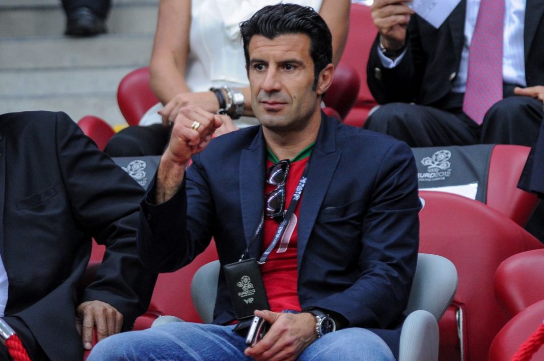 Luis Figo na trybunach.