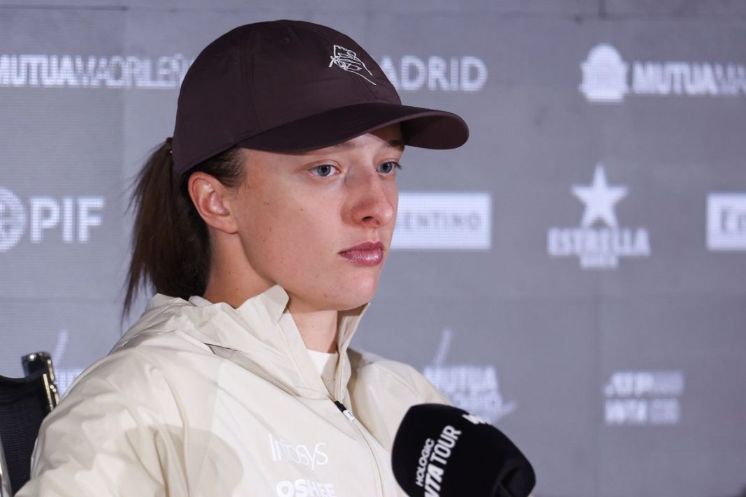 Iga Świątek na konferencji prasowej.