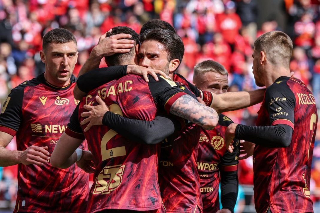 Radość piłkarzy Widzewa Łódź.