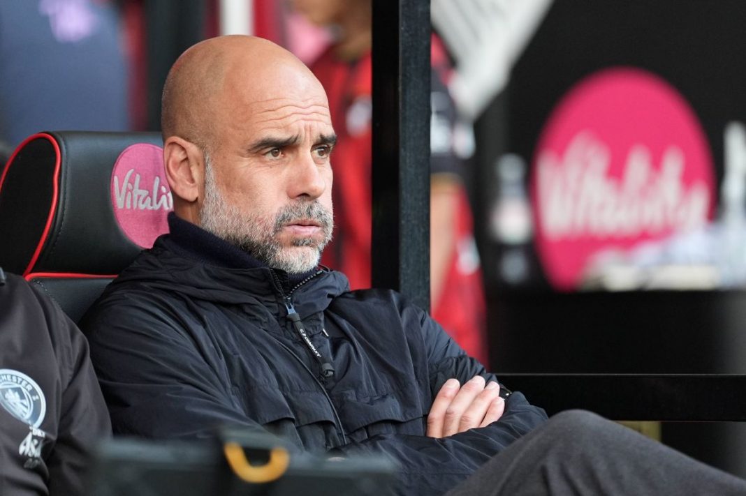Pep Guardiola na ławce trenerskiej.