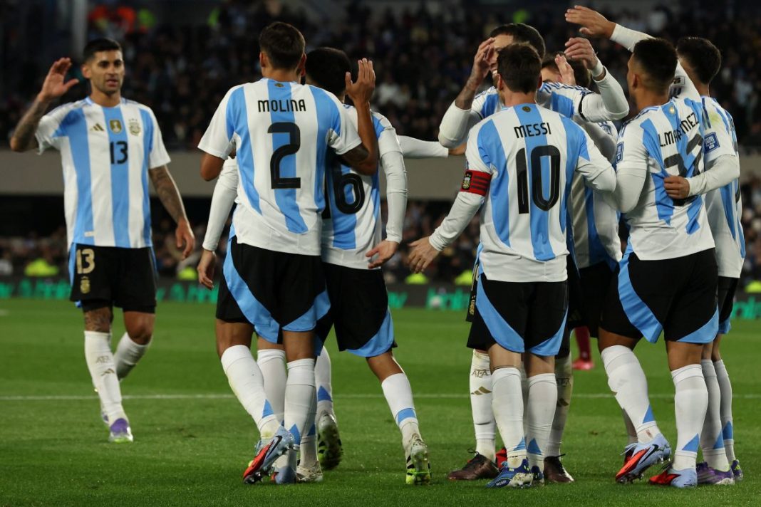 Radość piłkarzy reprezentacji Argentyny.