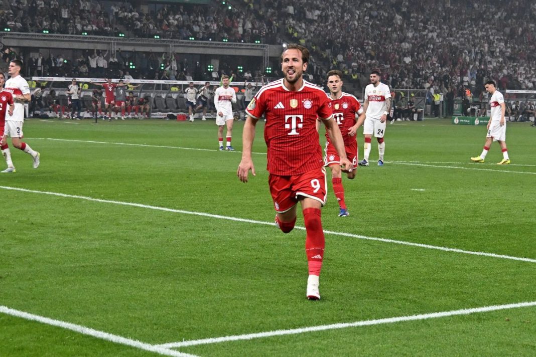 Radość Harry'ego Kane'a po golu dla Bayernu Monachium.