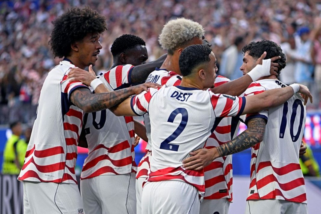 Radość piłkarzy reprezentacji USA.