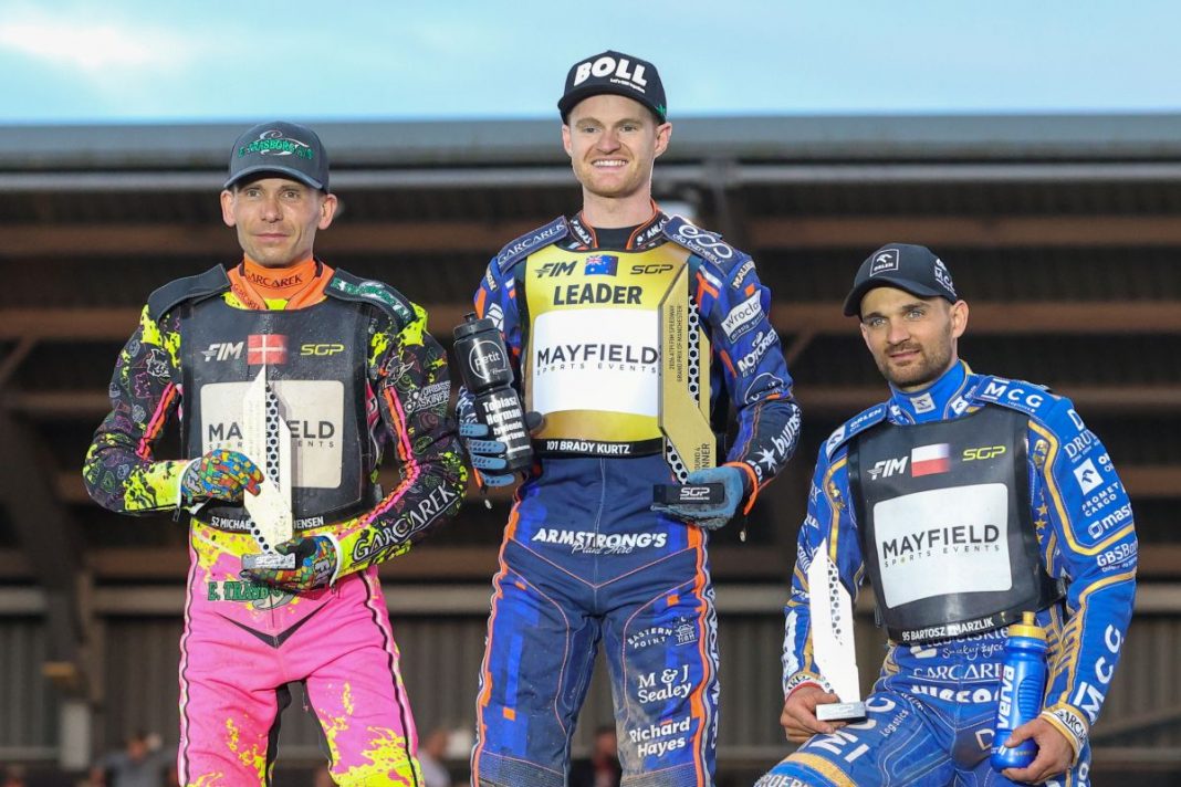 Bartosz Zmarzlik na podium GP Wielkiej Brytanii.
