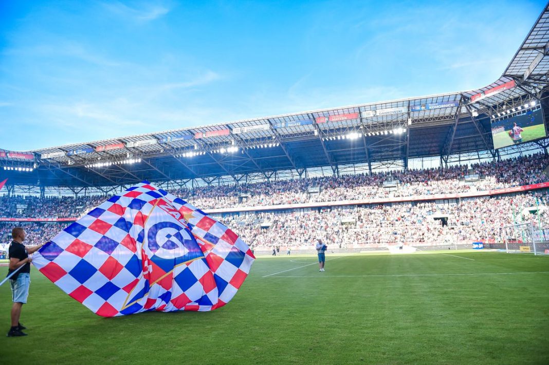 Stadion i kibice Górnika Zabrze.