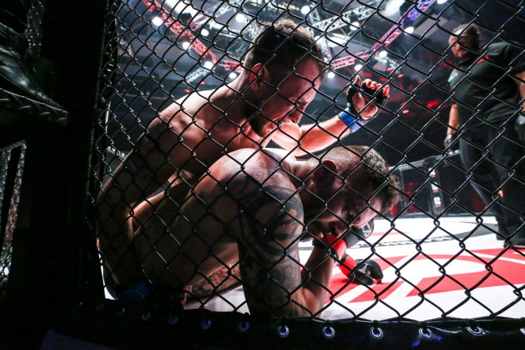 Bartosz Leśko w trakcie walki MMA.