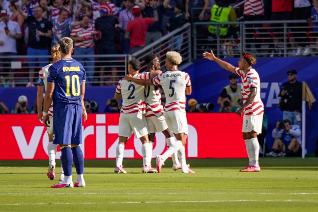 Radość piłkarzy reprezentacji USA.
