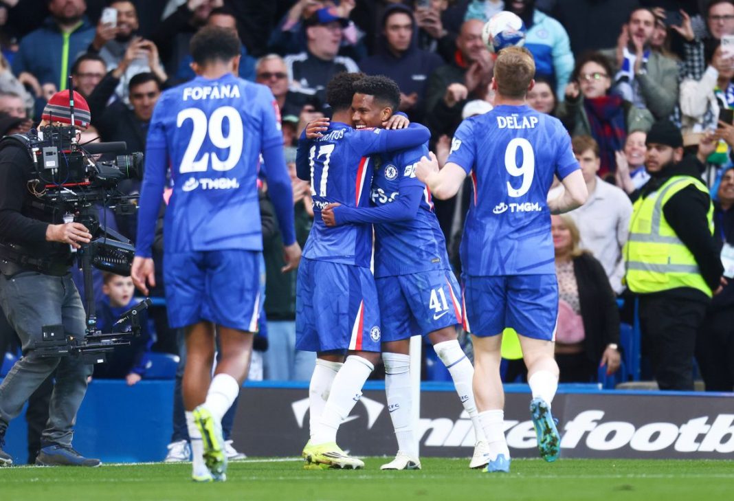 Radość piłkarzy Chelsea po strzeleniu gola.