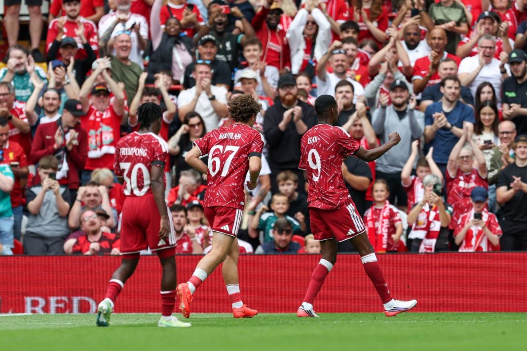 Rdość piłkarzy Liverpoolu po strzeleniu gola.
