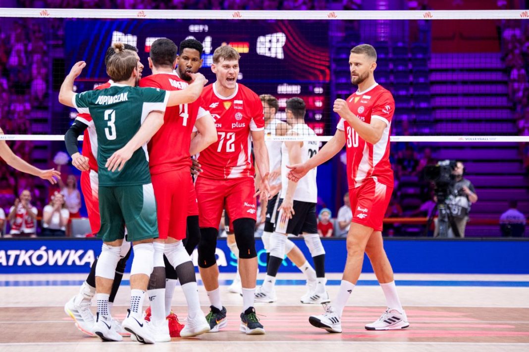 Radość siatkarzy reprezentacji Polski.