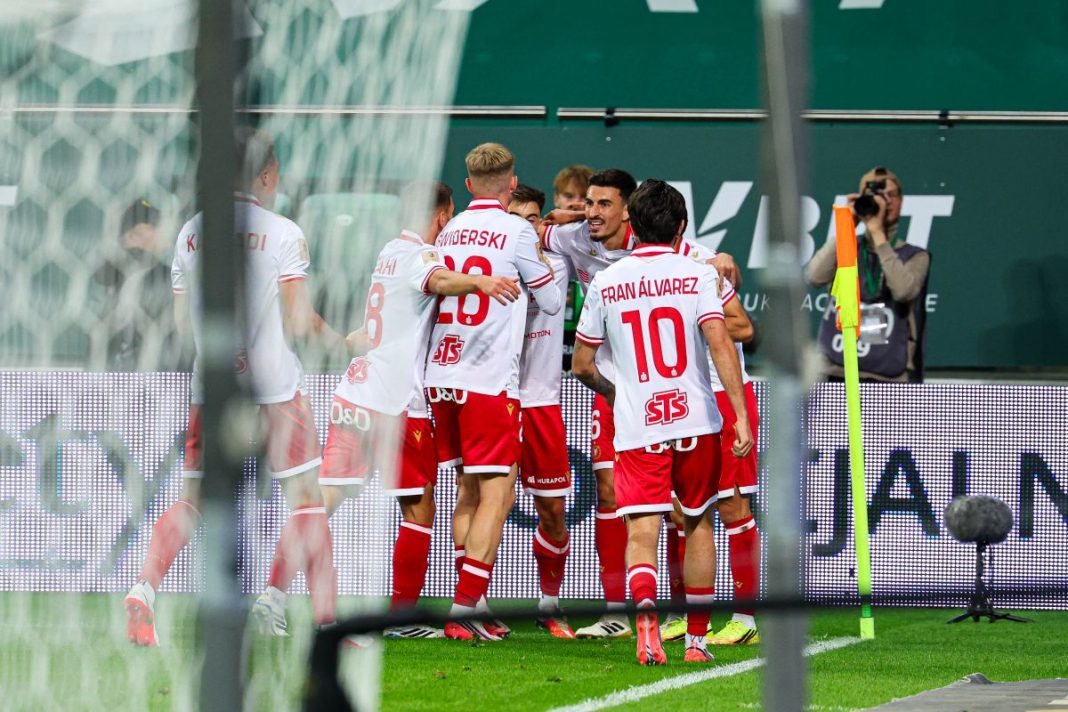 Radość piłkarzy Widzewa po strzeleniu gola.