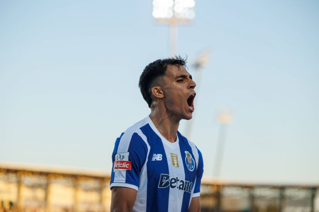 Radość Jakuba Kiwiora po golu dla FC Porto.