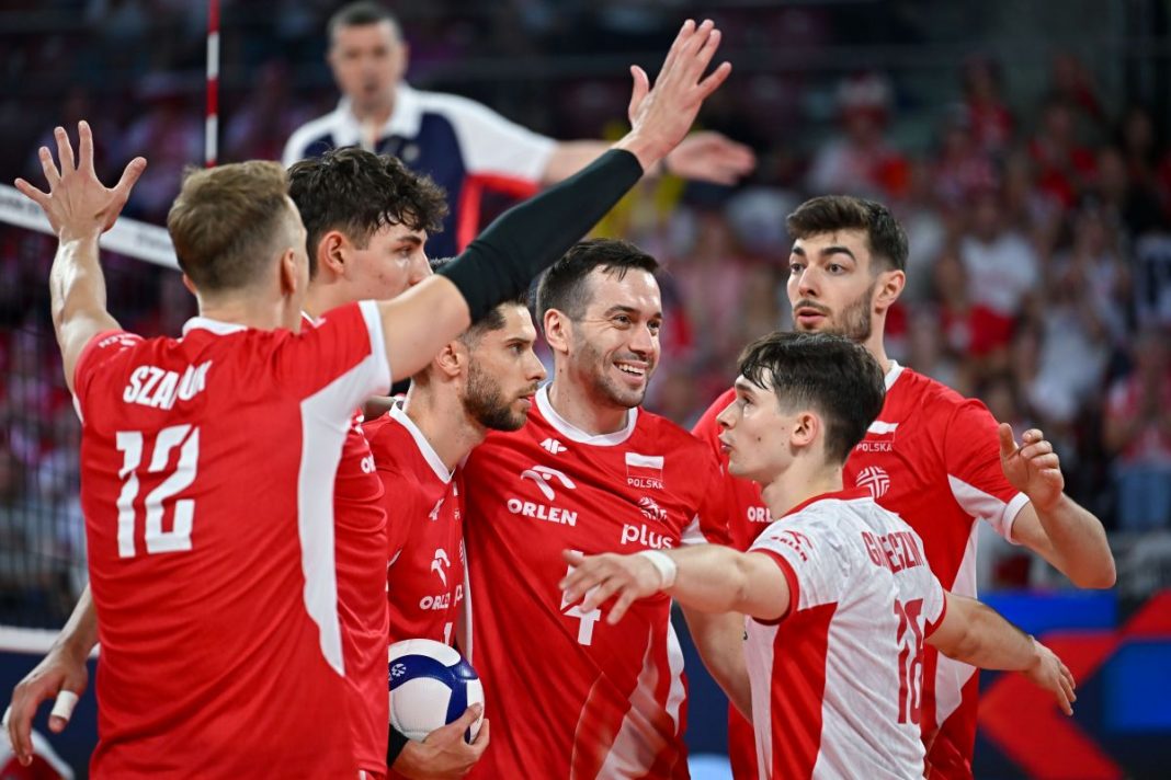 Radość Polaków po zdobyciu punktu w meczu z Macedonią Północną.