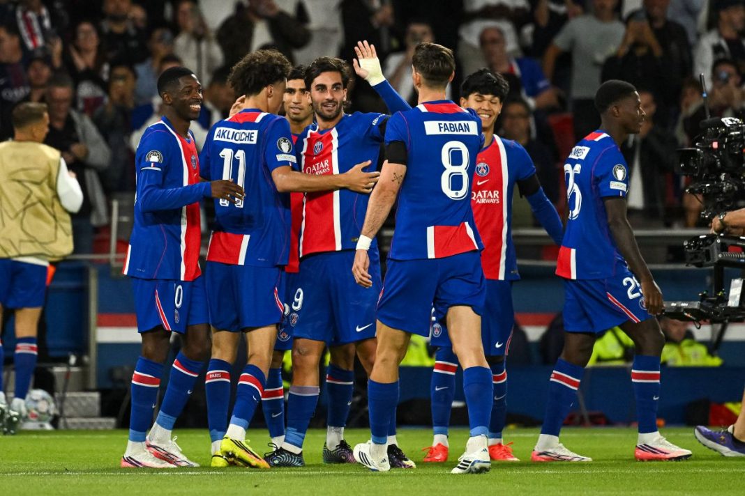 Radość piłkarzy PSG po strzeleniu gola.