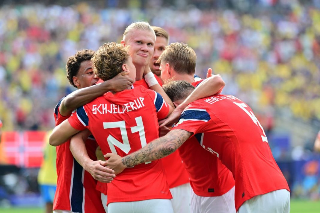Radość piłkarzy reprezentacji Norwegii.