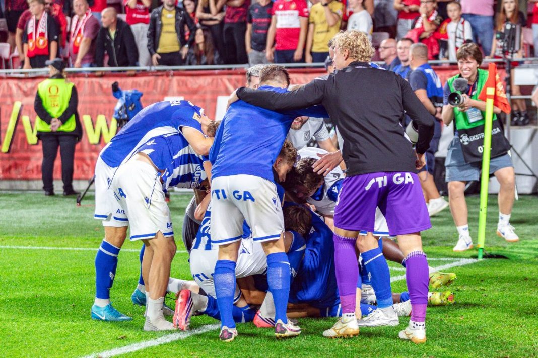 Radość piłkarzy Lecha Poznań po strzeleniu gola.