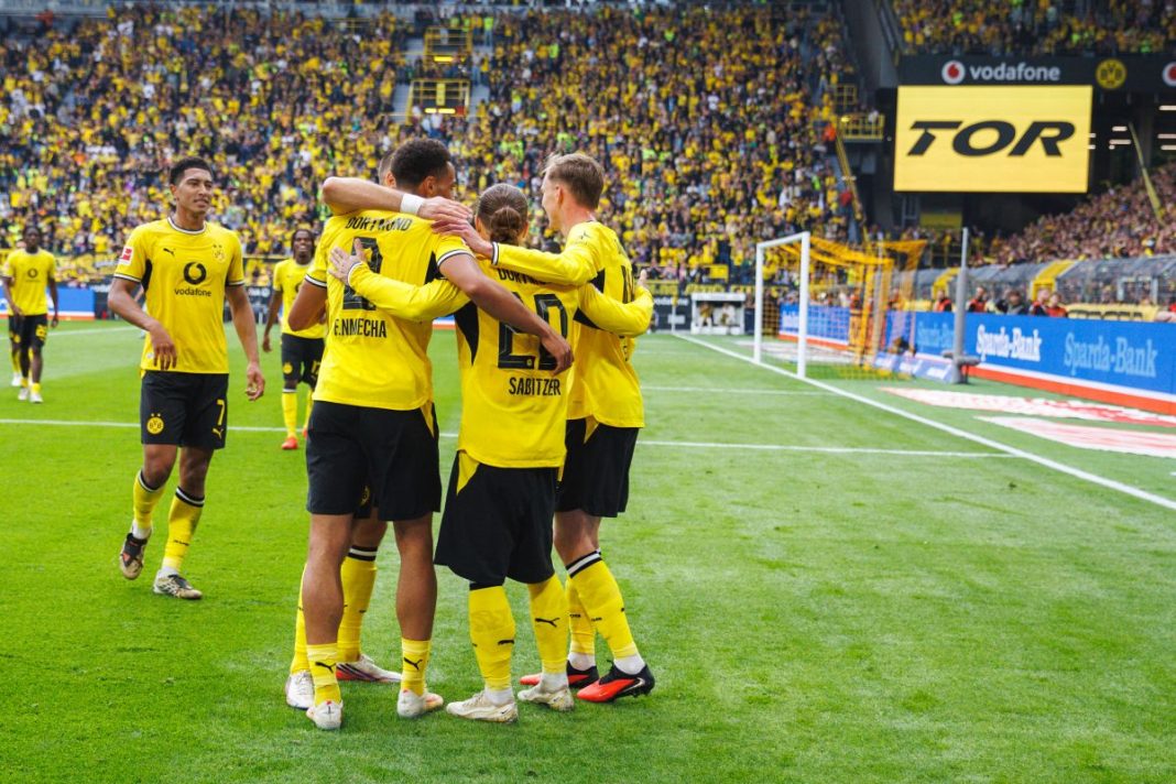 Radość piłkarzy Borussii Dortmund po strzeleniu gola.