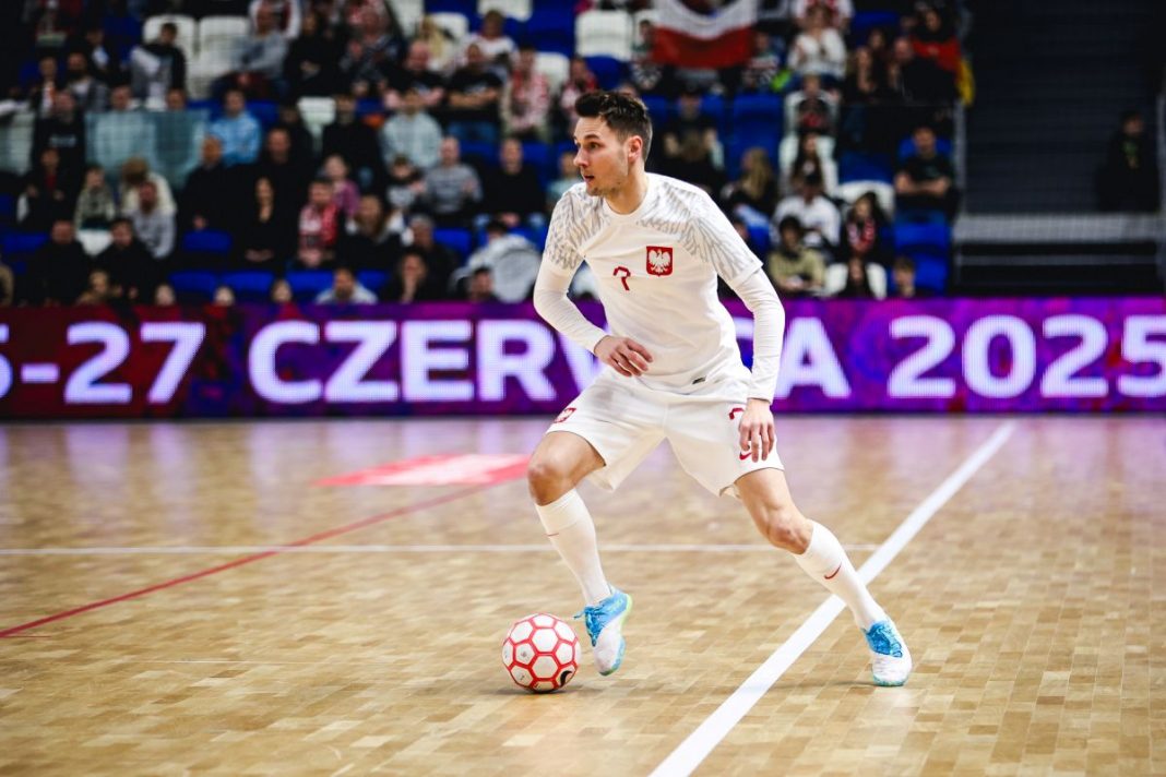 Mikołaj Zastawnik w trakcie meczu reprezentacji Polski.