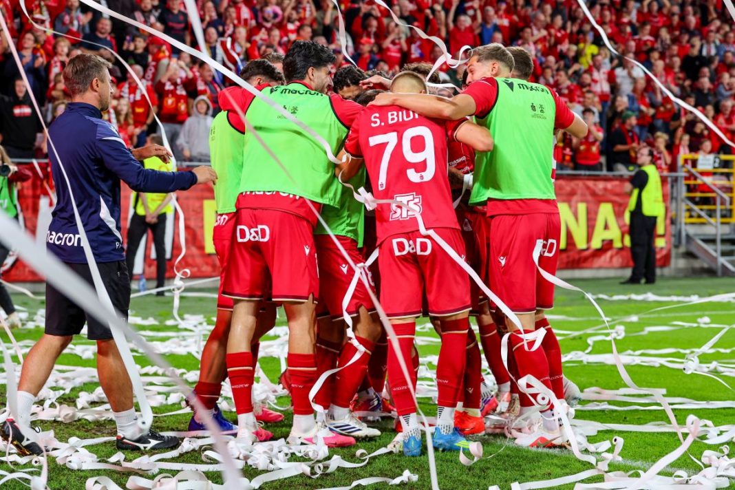 Radość piłkarzy Widzewa po strzeleniu gola.